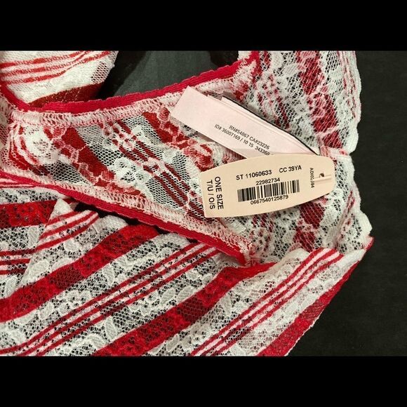 Victorias Secret Christmas and Everyday one size lace glitter thong fits M L - Picture 7 of 8